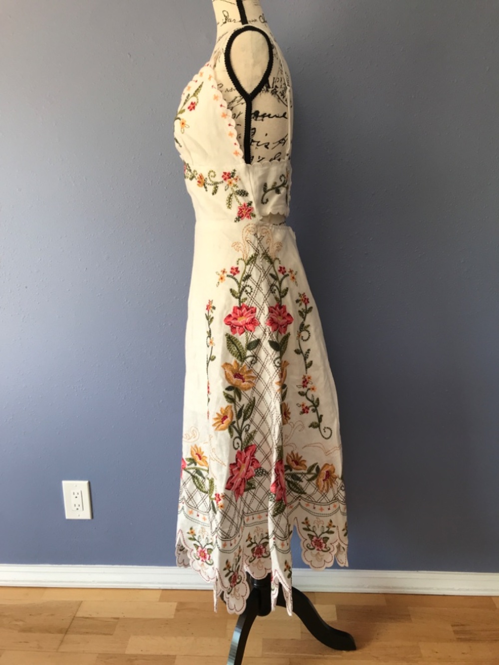 Embroidered Farm Rio Midi Dress Size S - Picture 2 of 16